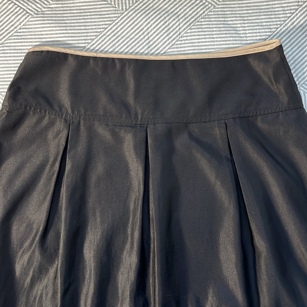 Old Navy Women's Pleated Scalloped Hem Skirt - Picture 6 of 8